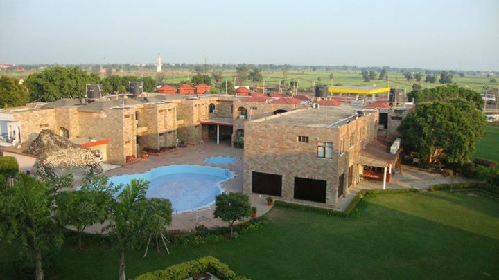 Golden Huts Resort